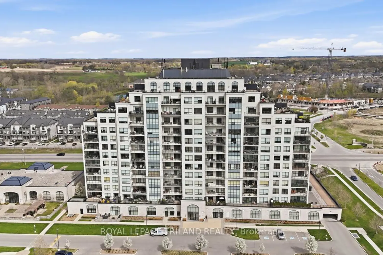 240 Villagewalk Boulevard 1403