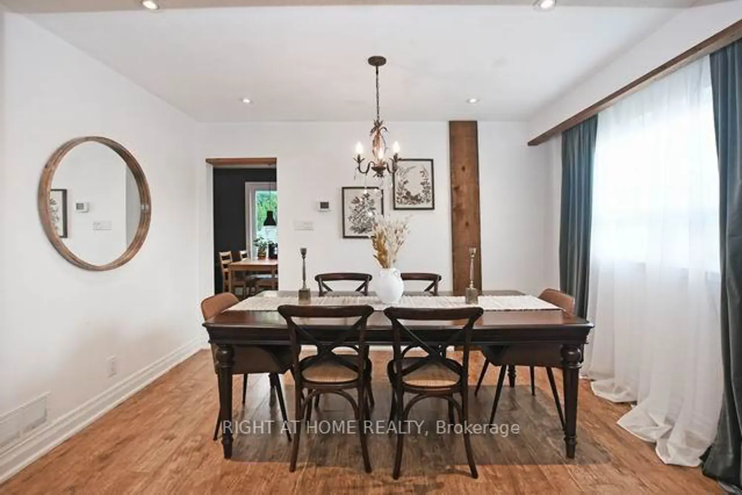 42 Romfield Circuit photo 4