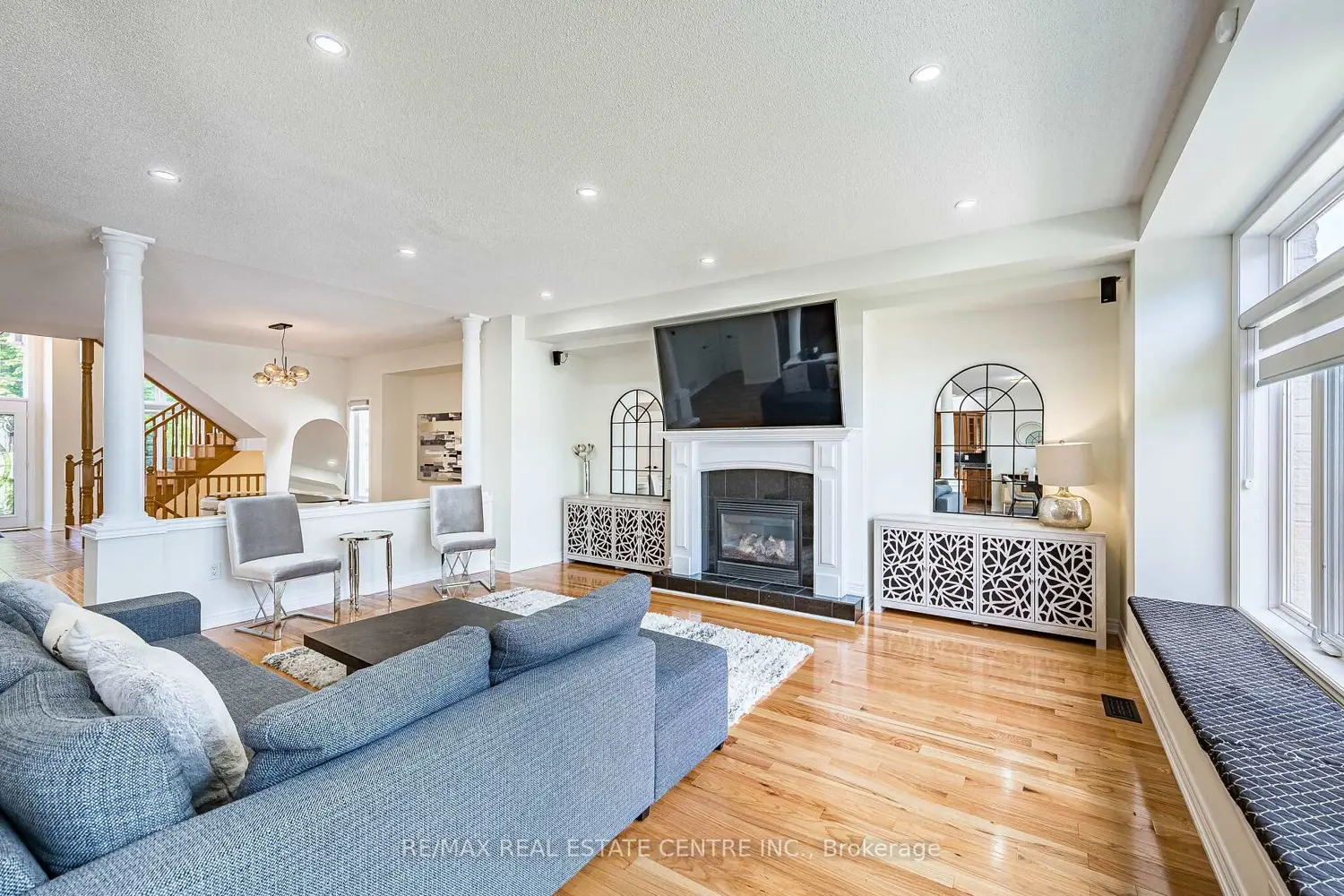 137 Cloverleaf Drive Ancaster photo 3