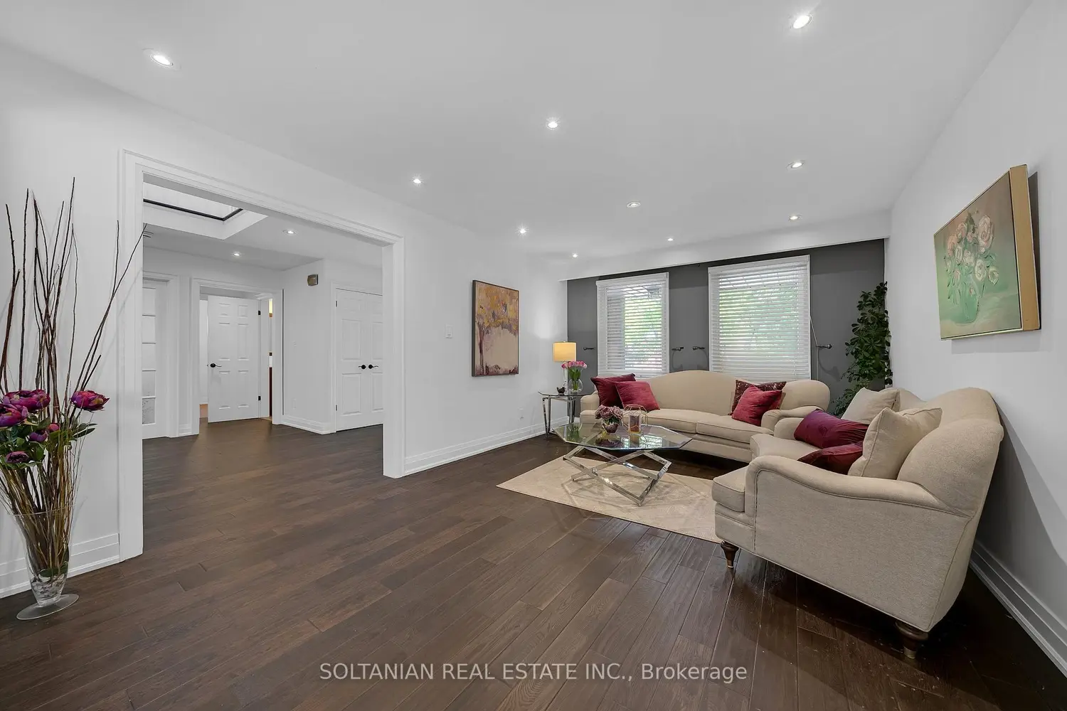 12 Dorian Place photo 3