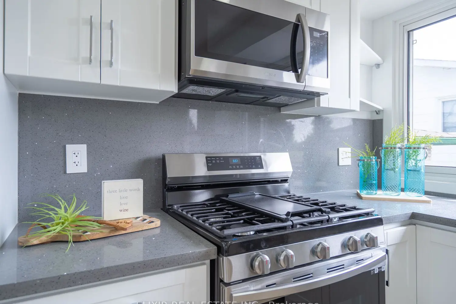 63 Champlain Avenue photo 5