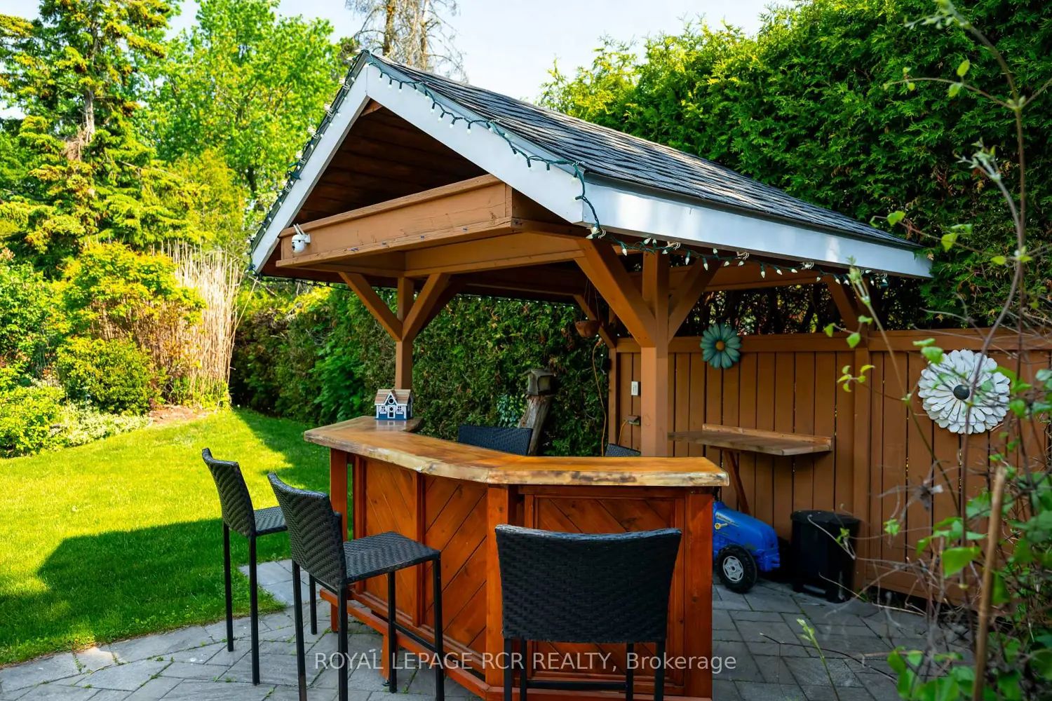 52 Maple Crescent photo 5