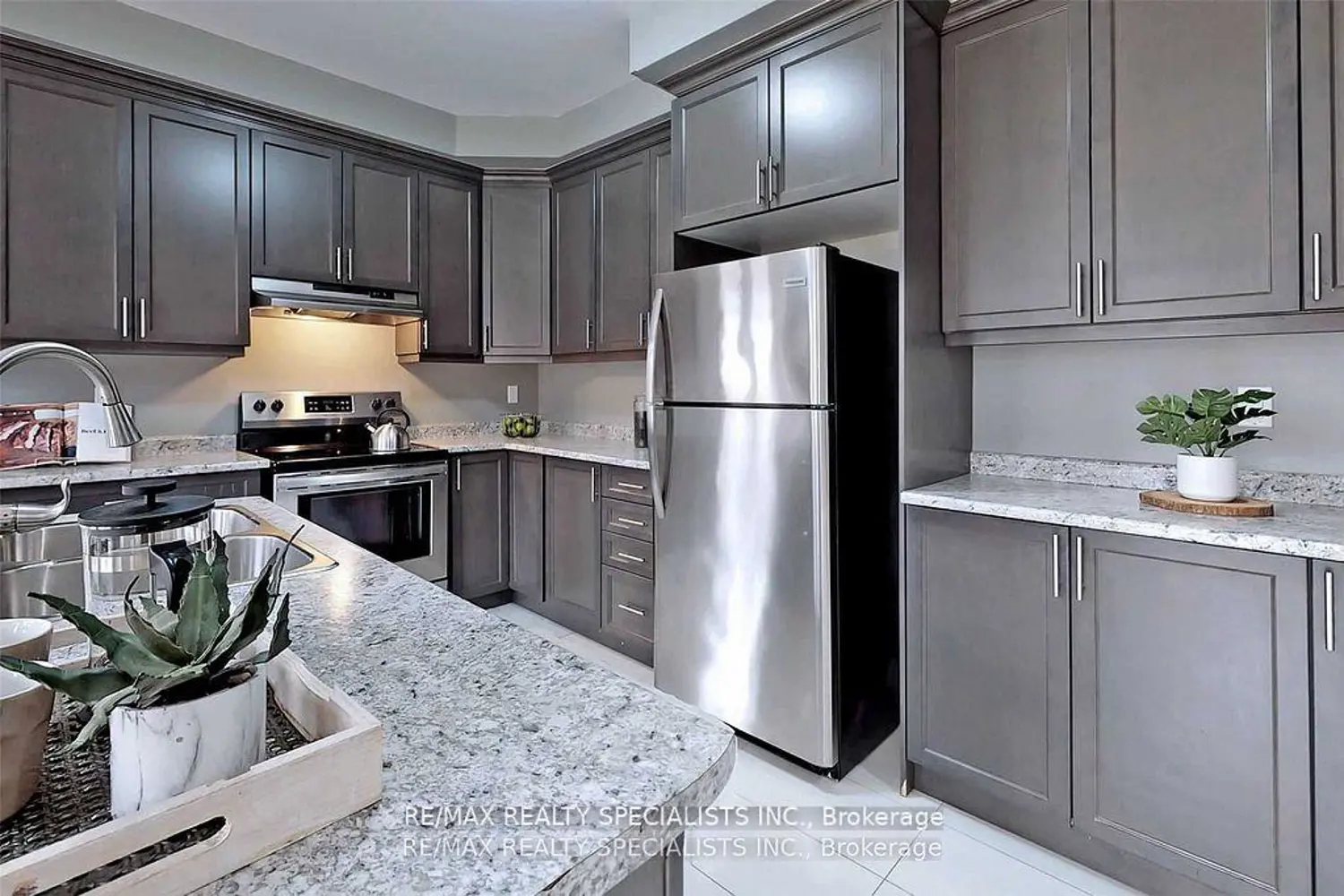 1191 Upper Thames Drive photo 4