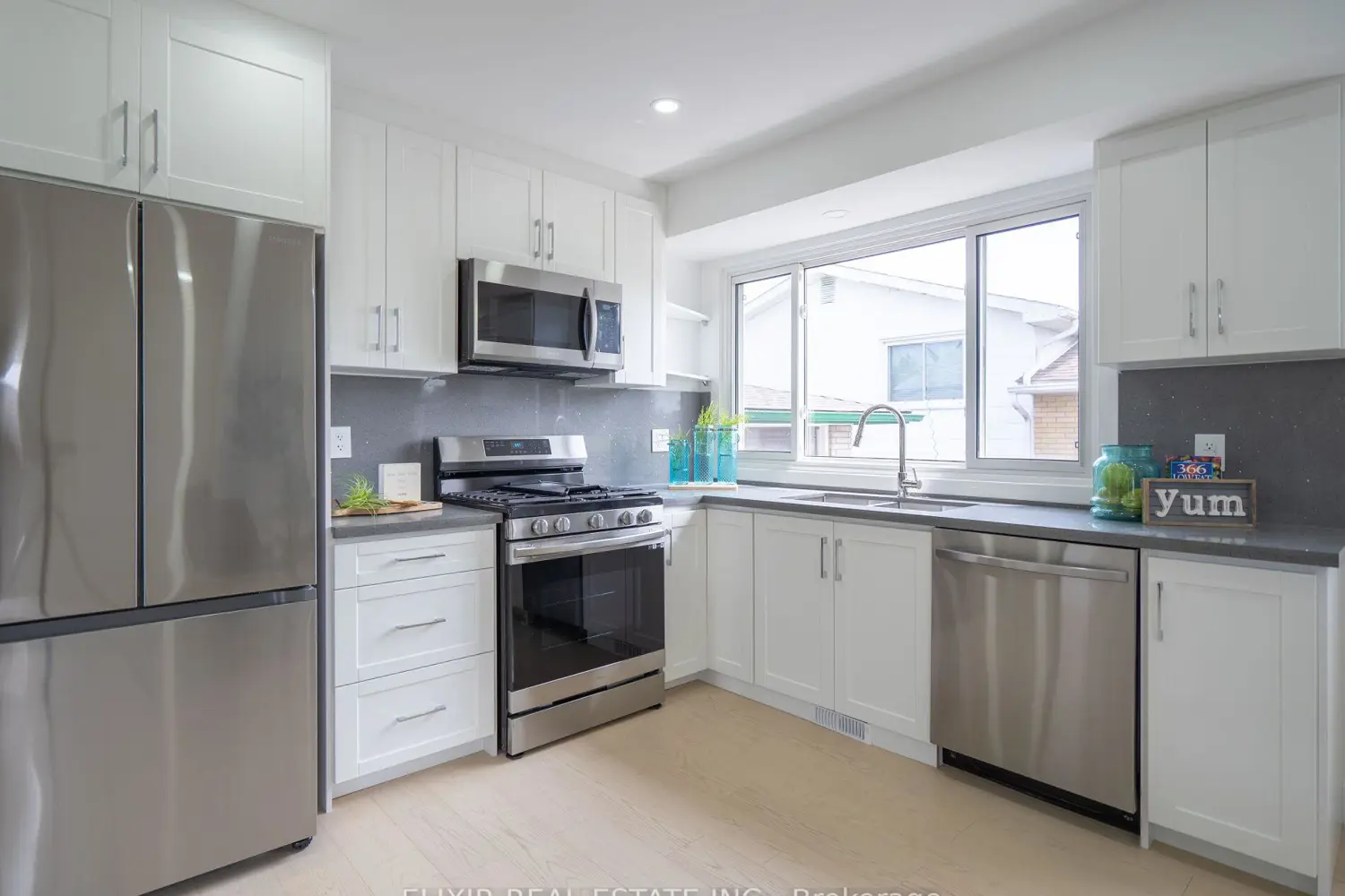 63 Champlain Avenue photo 4