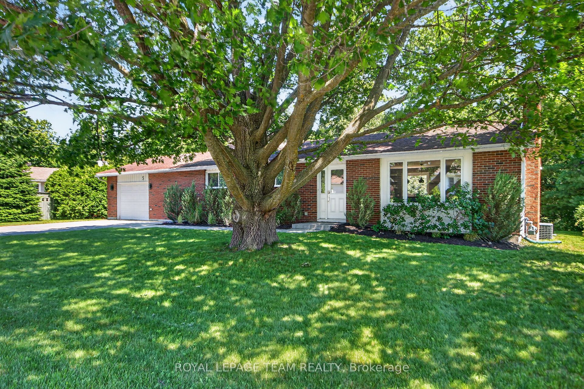 5 Caribou Avenue, Ottawa, ON, K2S 1M5