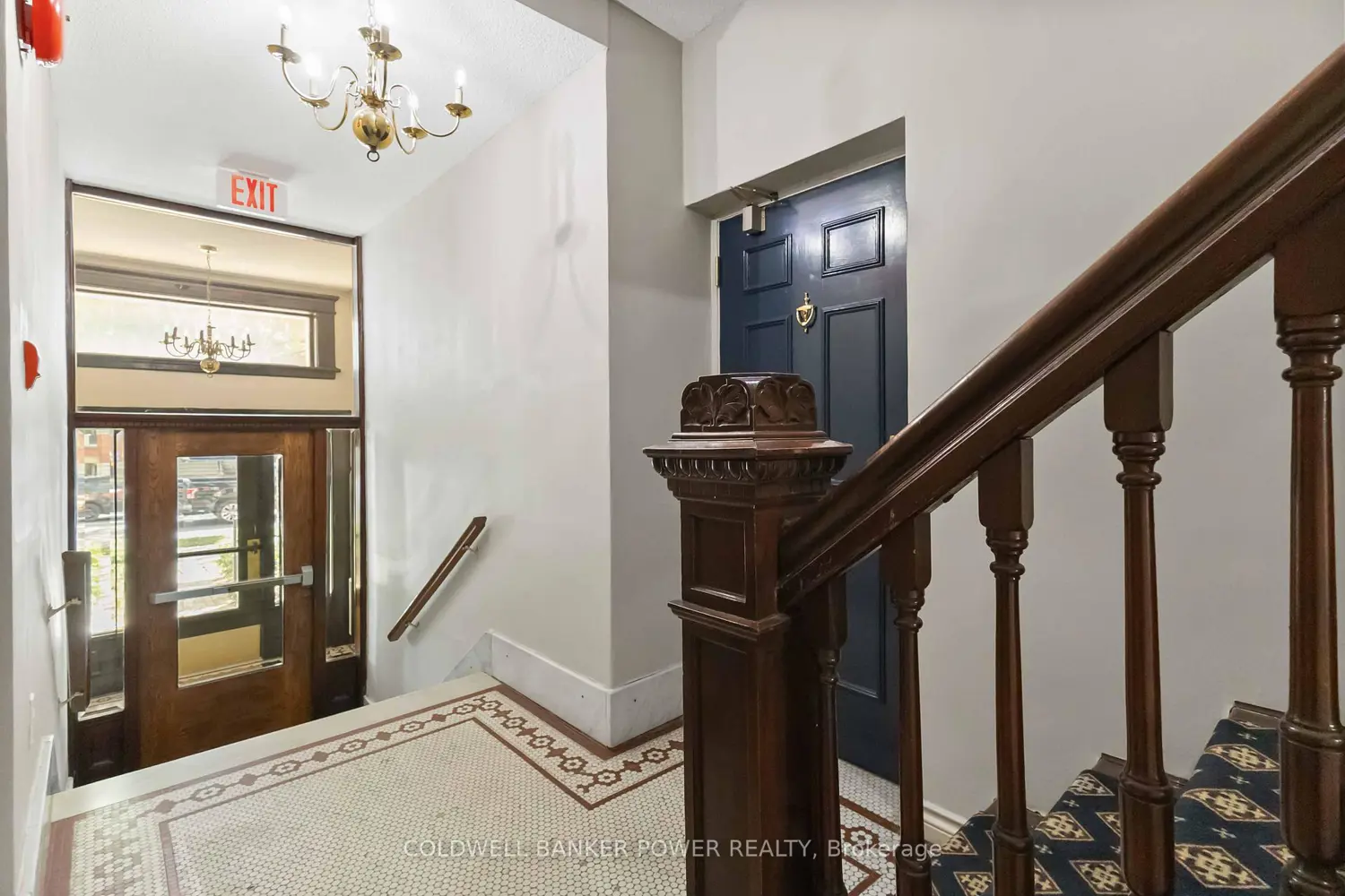 460 Wellington Street 308