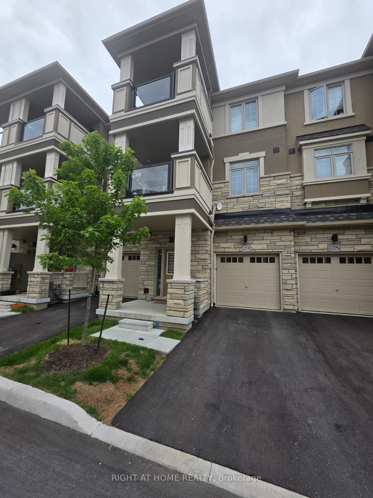 29-305 Garner Road W, Hamilton, ON, L9G 3K9