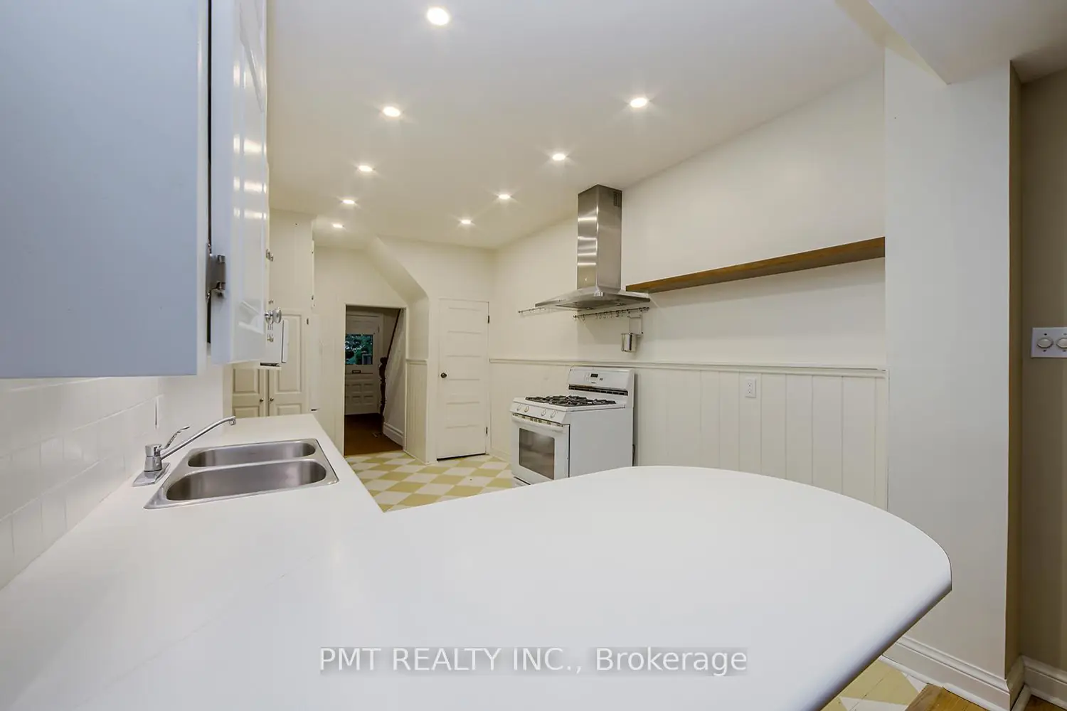 47 Herbert Avenue photo 4