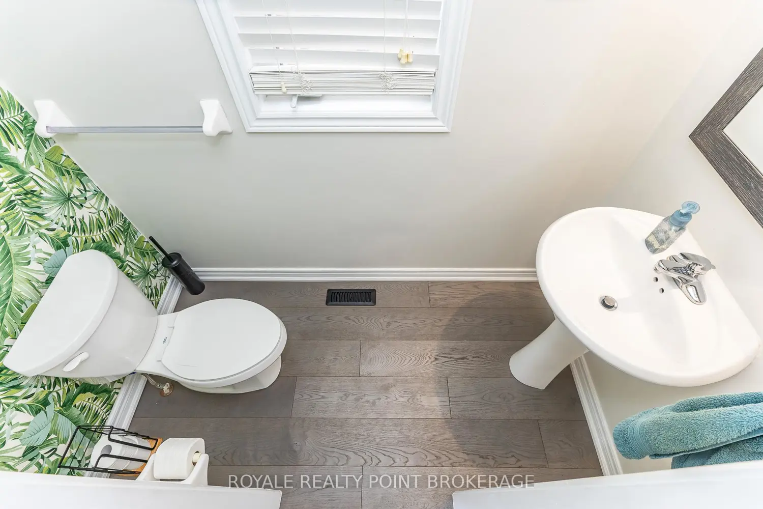 145 Chayna Crescent photo 2