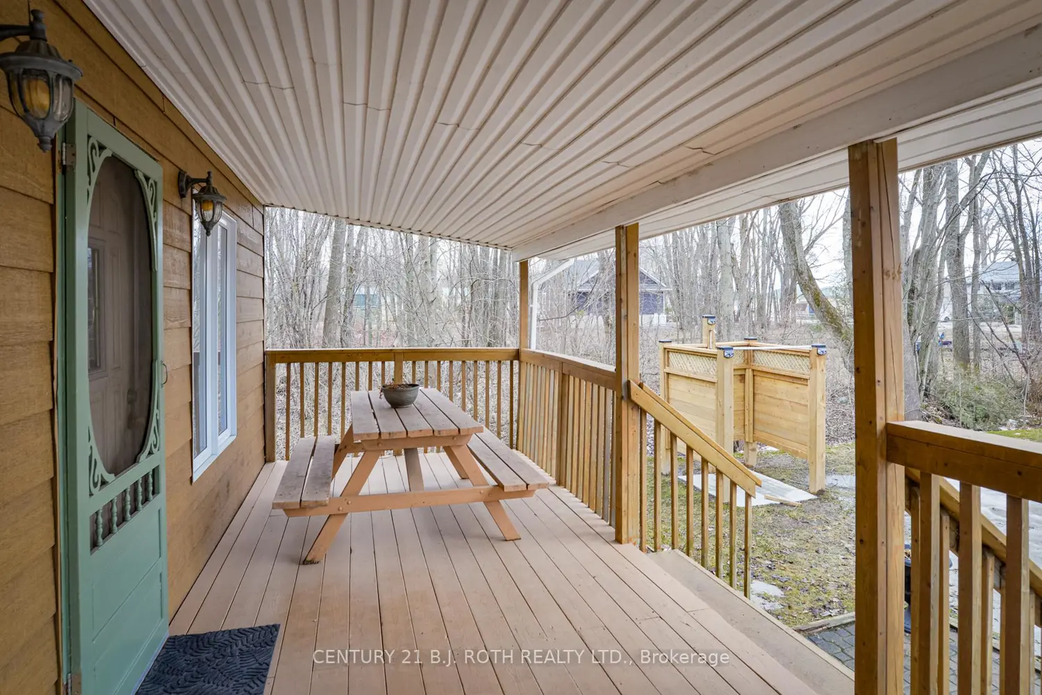 2597 Lakeshore Drive photo 3