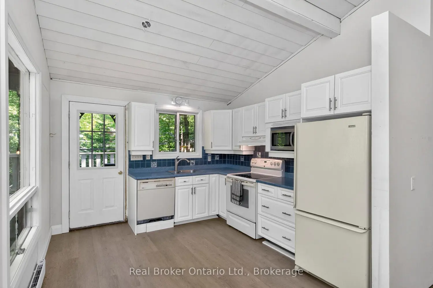 208 Desroches Trail