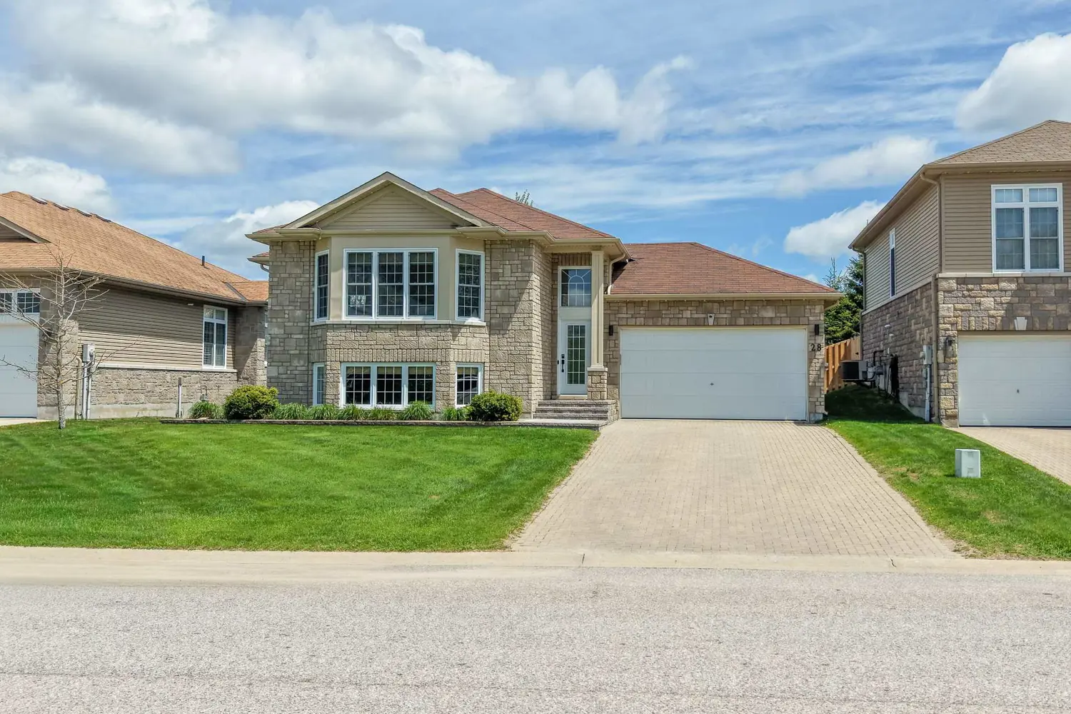 28 Stone Manor Drive photo 3