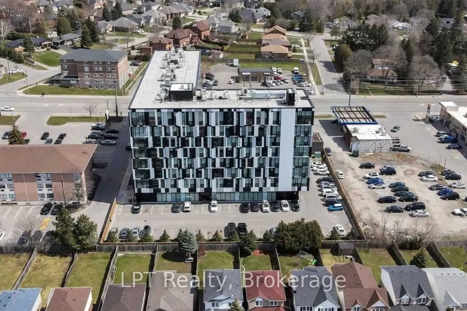 1900 Simcoe Street 428