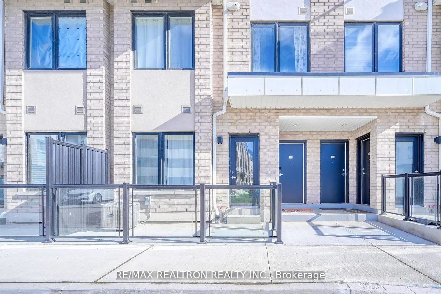 1695 Dersan Street photo 2