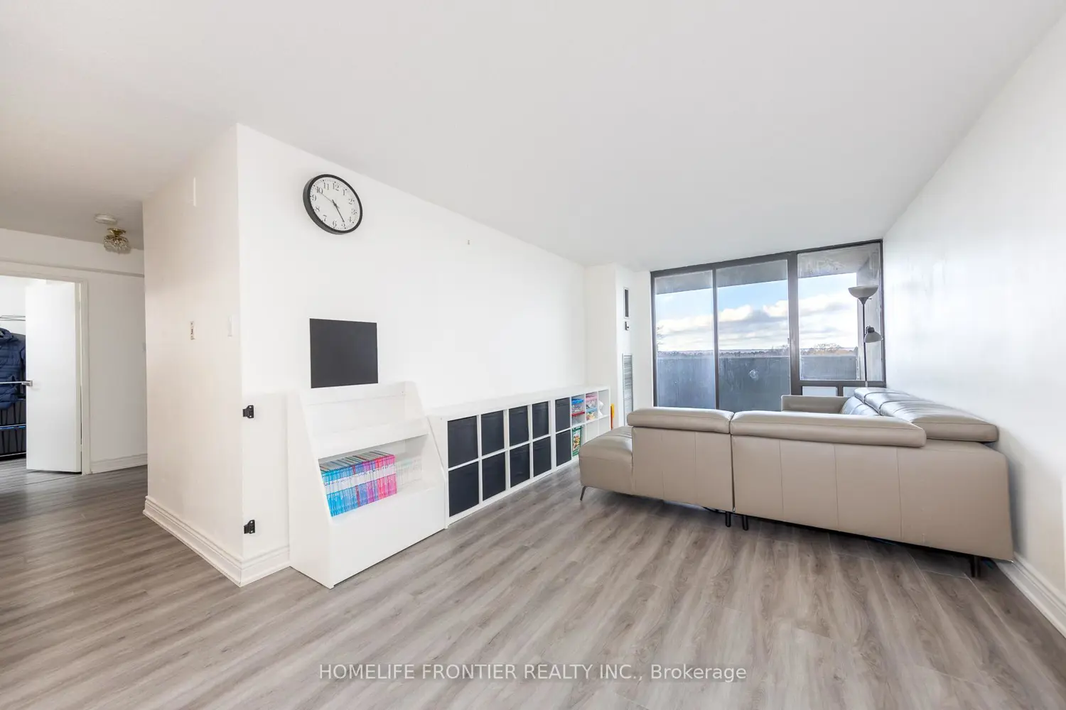 10 Tangreen Court 608 photo 4