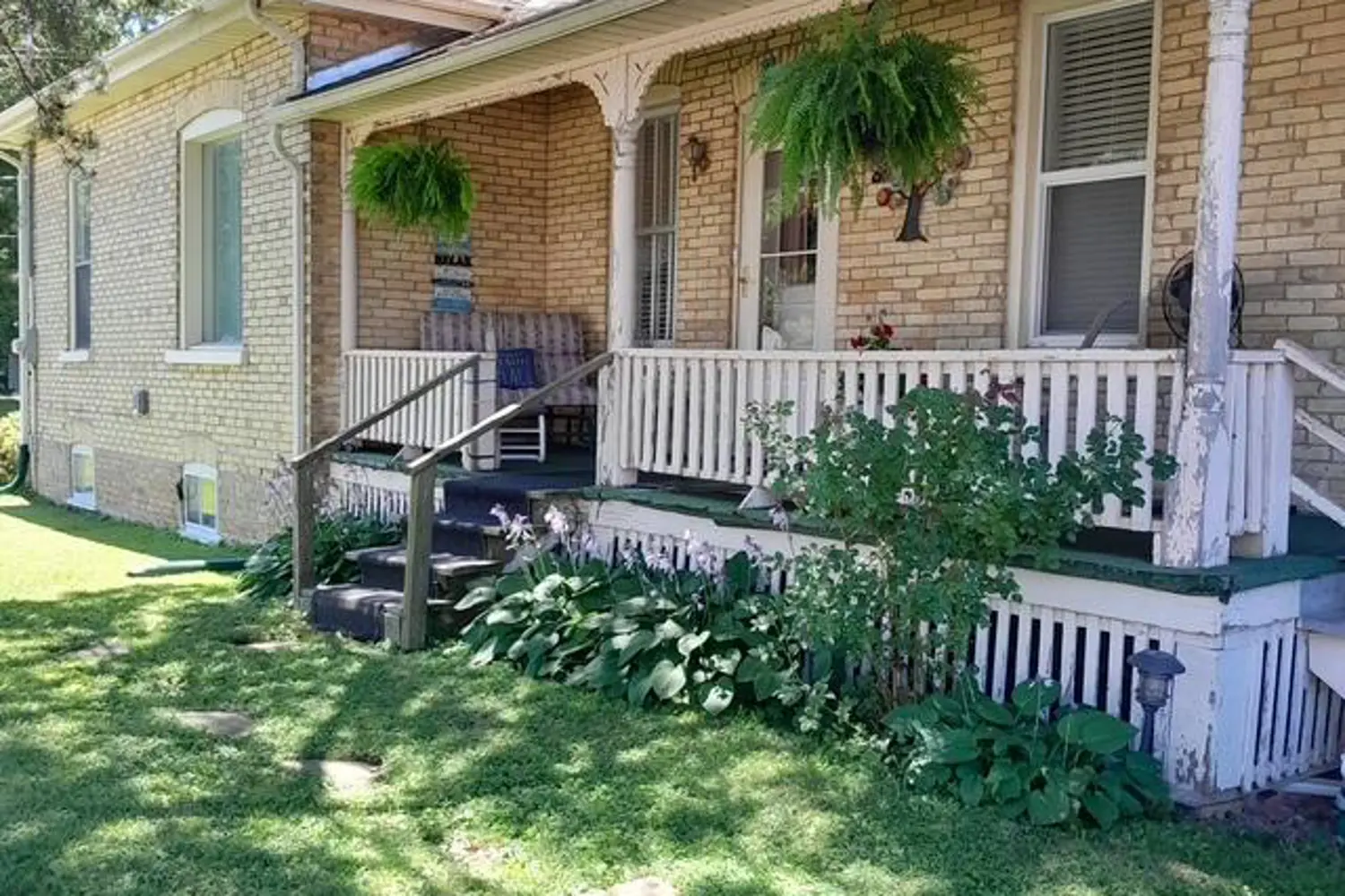 597 Simcoe Street photo 2