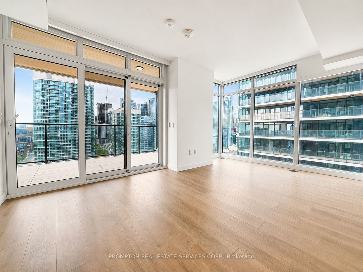 2105-3 Concord Cityplace Way, Toronto, ON, M5V 0X4