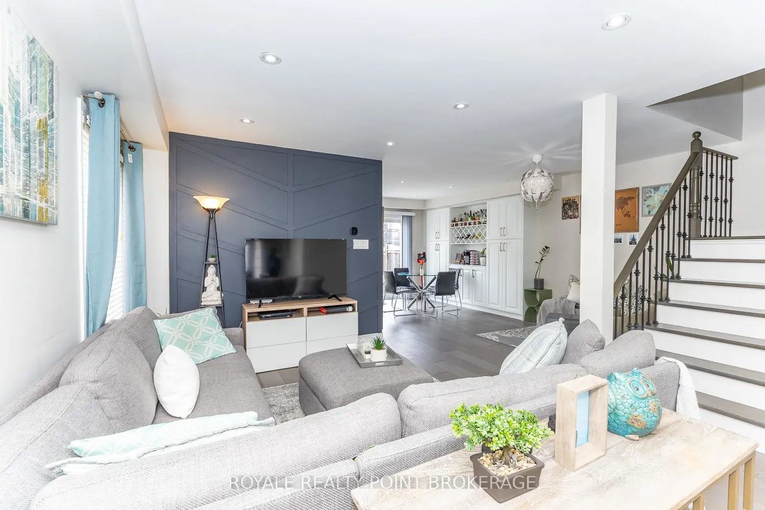 145 Chayna Crescent photo 3