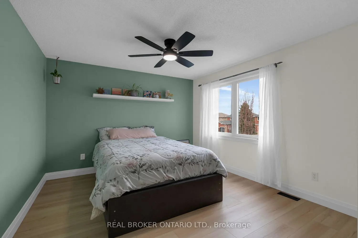 32 Black Willow Drive photo 3