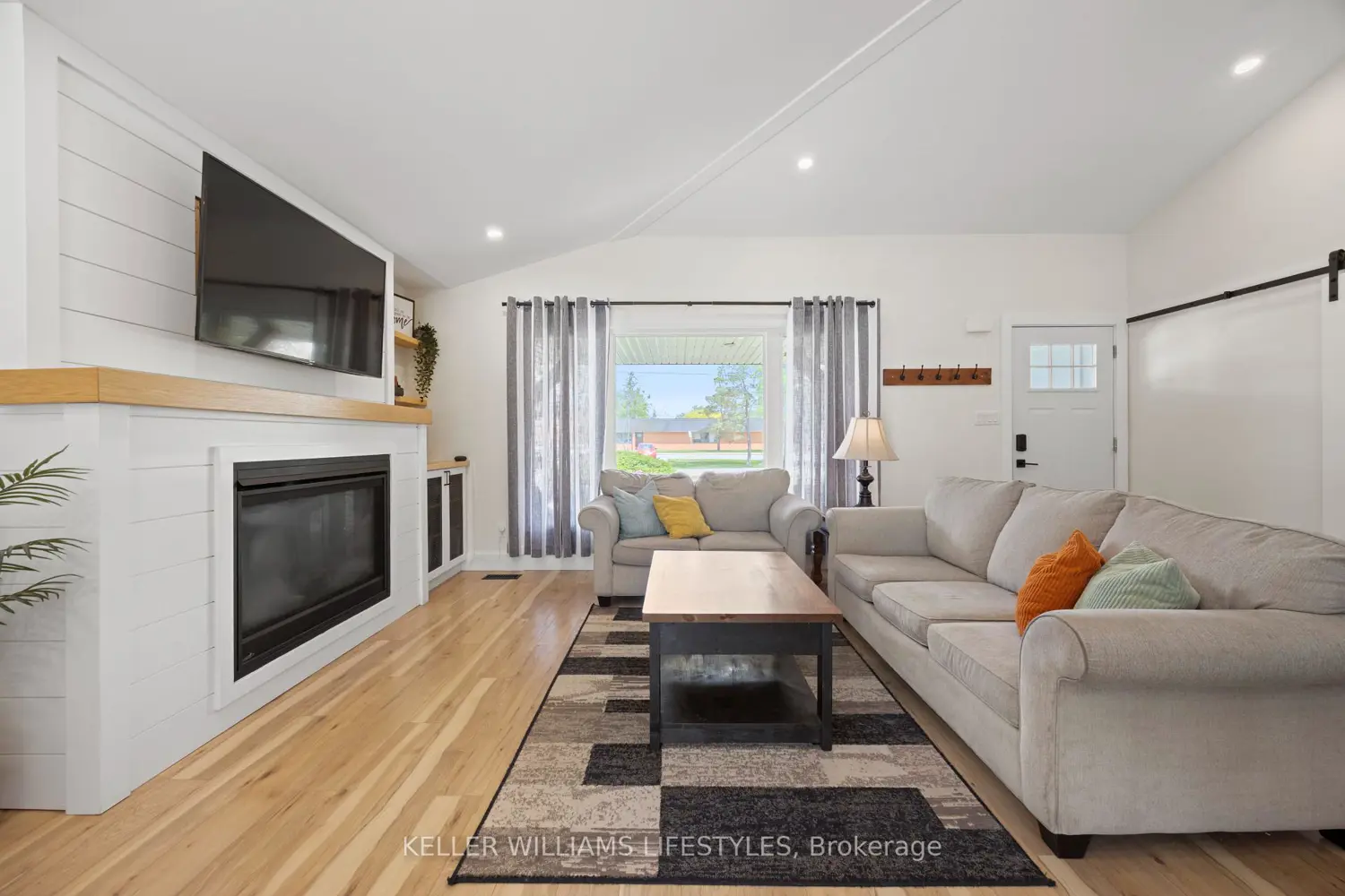 167 Mcleod Street photo 3