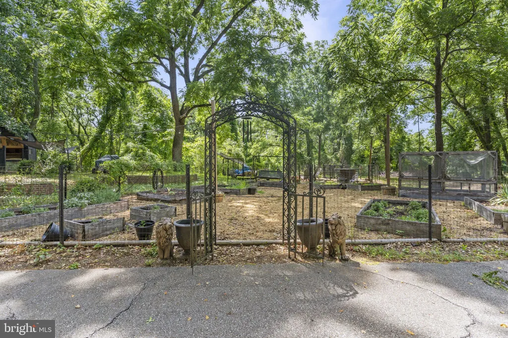 1040 White Sands Drive, Lusby, MD 20657