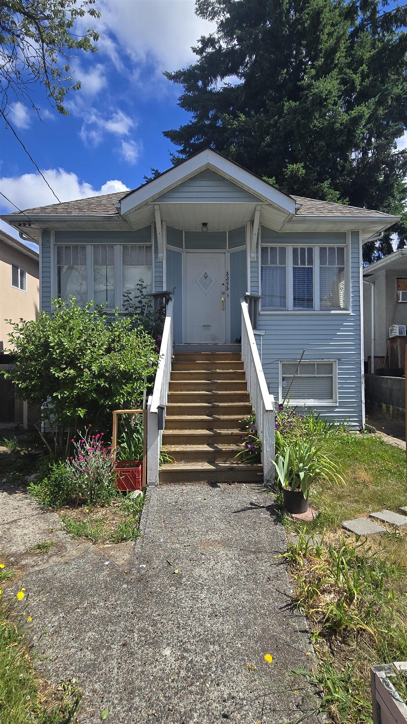 3253 School Avenue, Vancouver, BC, V5R 5N4