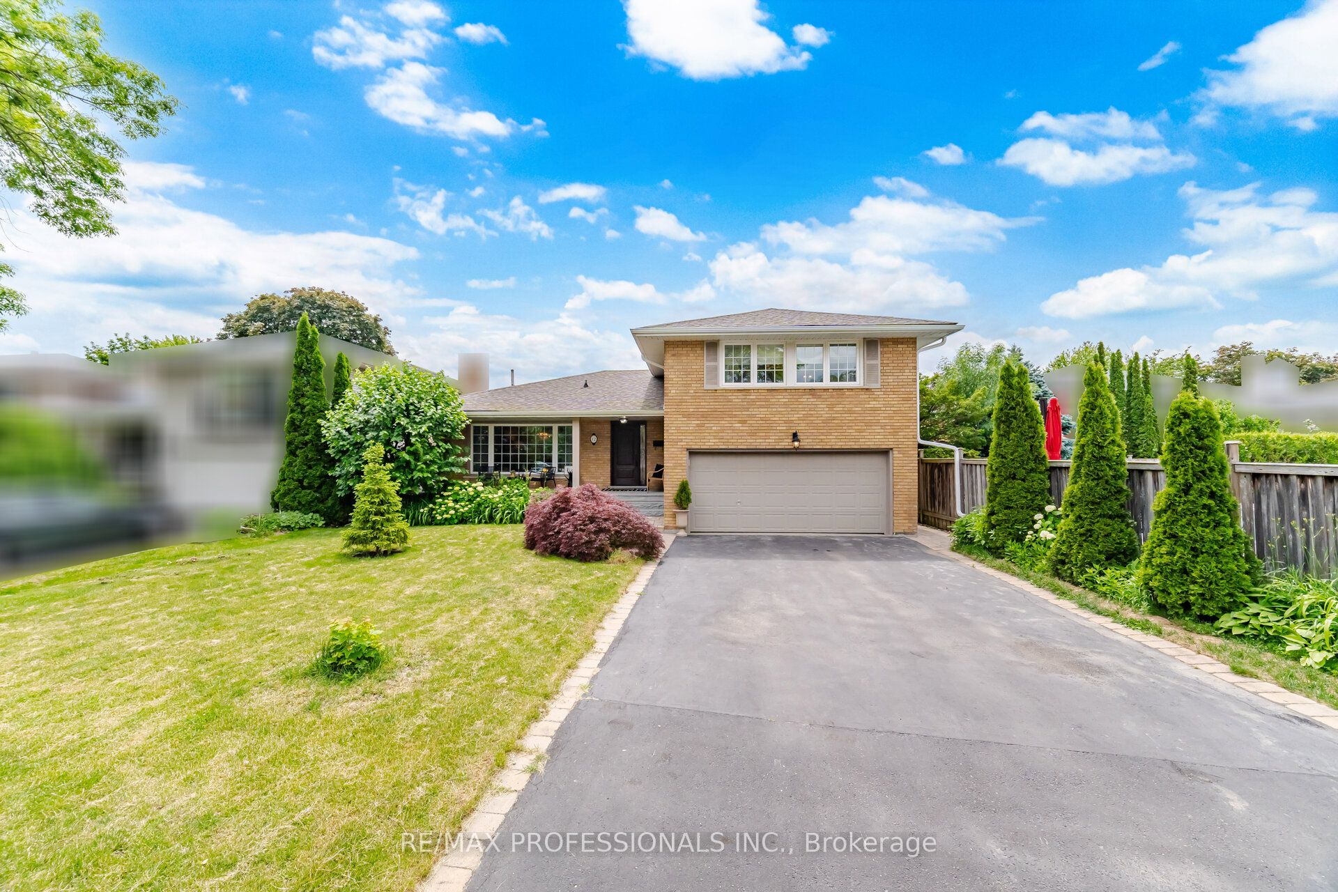 12 Thicket Road, Toronto, ON, M9C 2T3