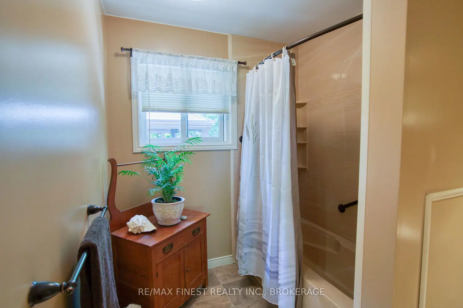 5895 Davey Drive photo 4