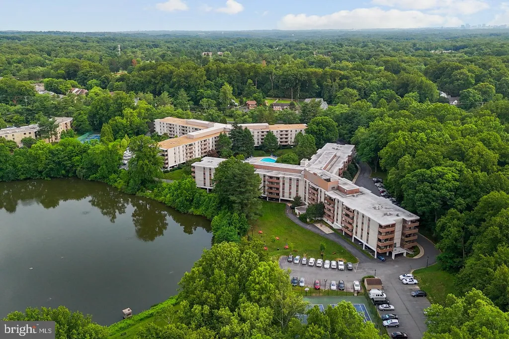 7501 Democracy Boulevard Unit B-123, Bethesda, MD 20817
