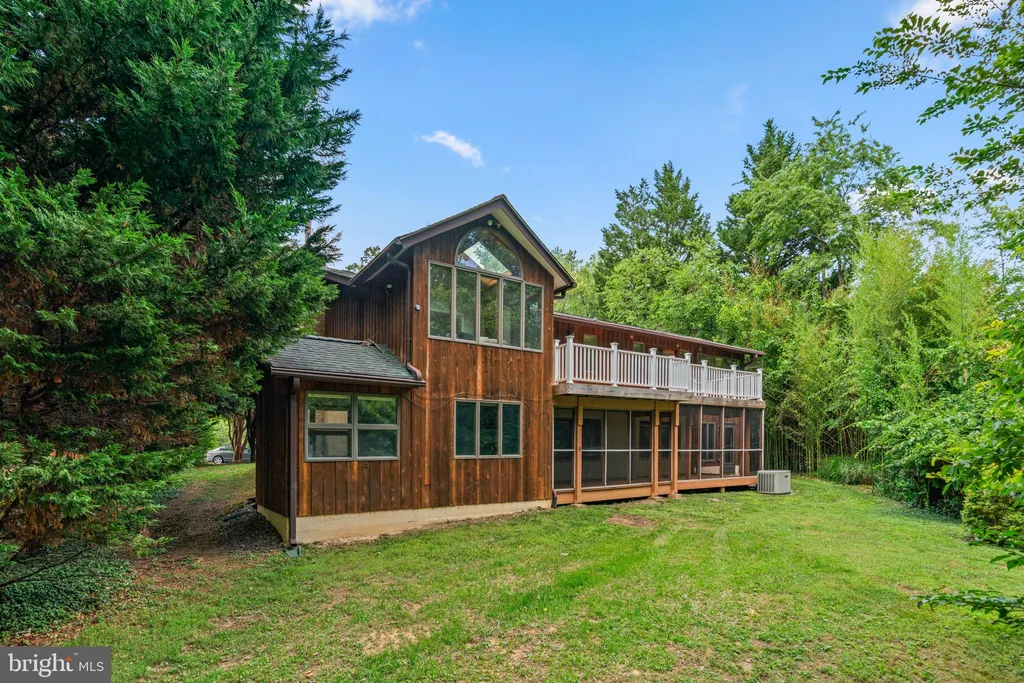 25 Cascade Road, Arnold, MD 21012