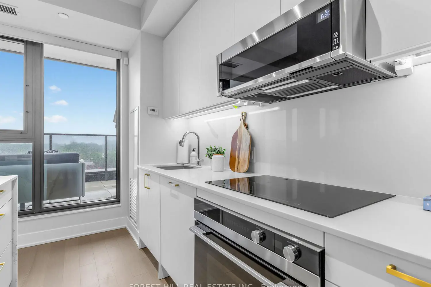 250 Lawrence Avenue 810