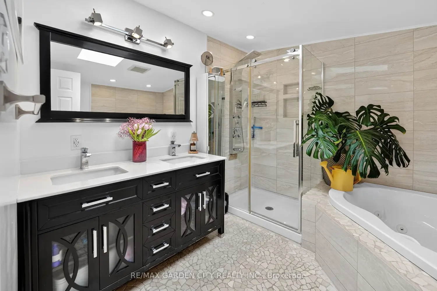 3555 Campden Road photo 5
