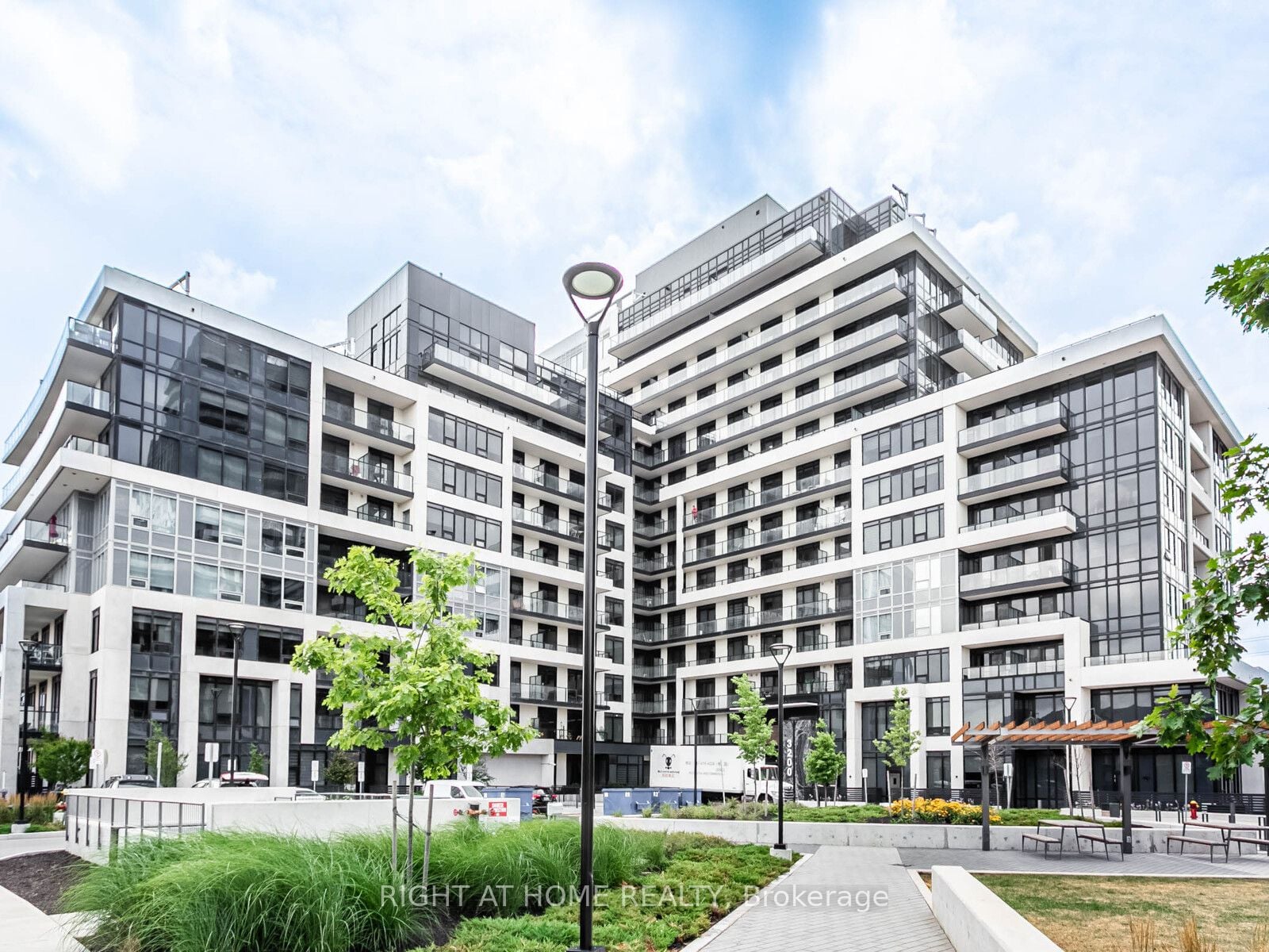 413-3200 William Coltson Avenue, Oakville, ON, L6H 7W6