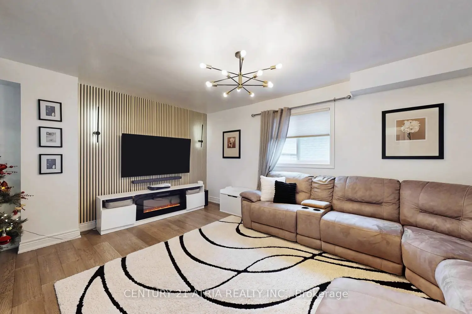 1166 Oriole Crescent photo 5