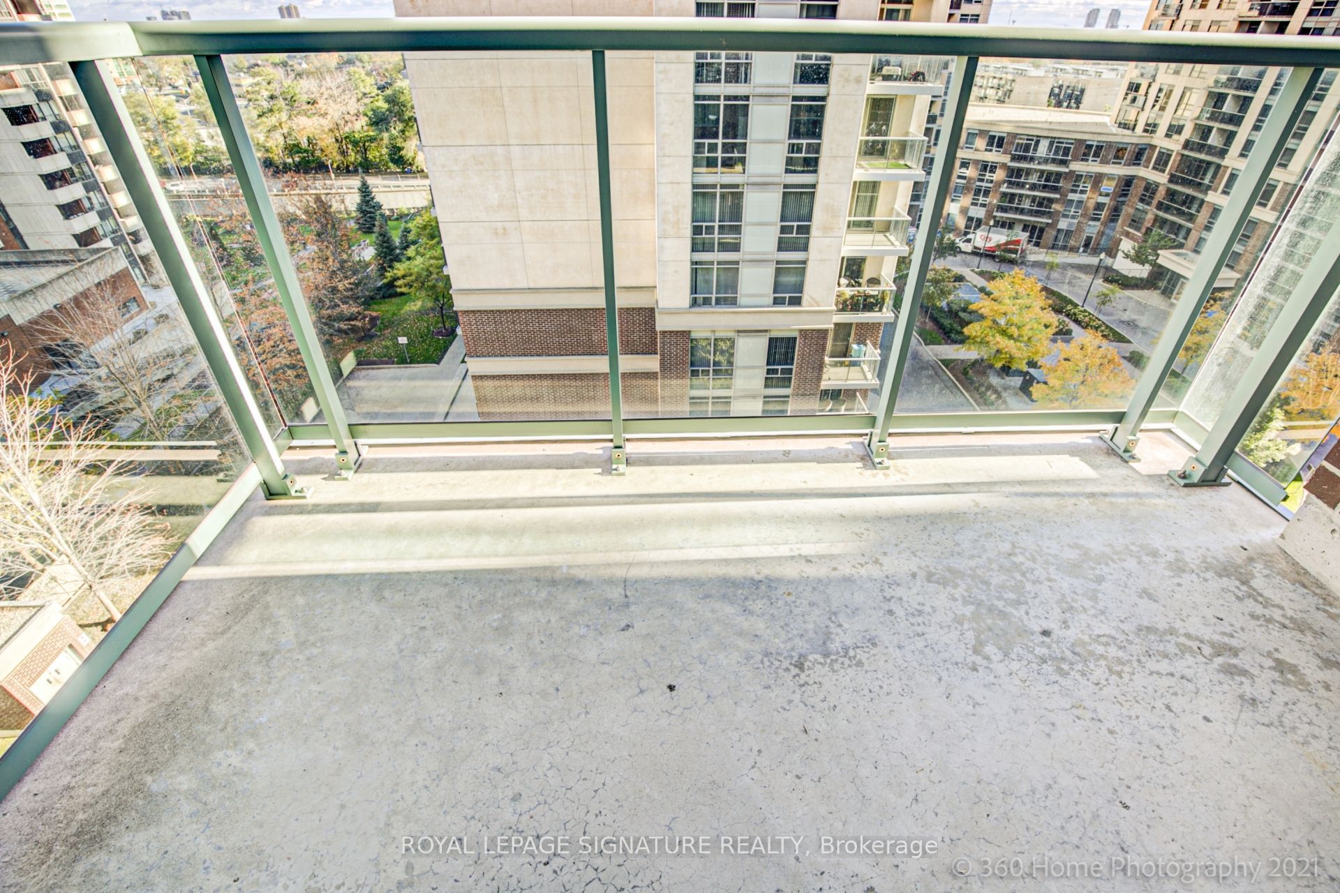 804-7 Michael Power Place, Toronto, ON, M9A 0A4 photo 5