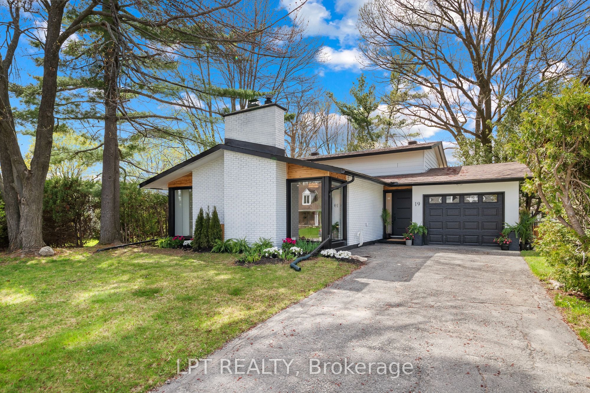 19 Moorcroft Road, Ottawa, ON, K2G 0M6