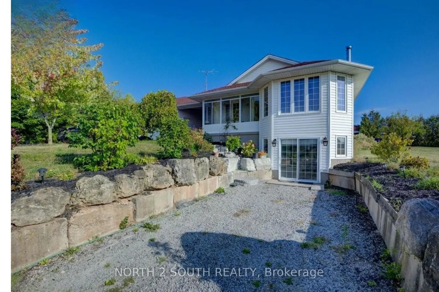 6737 Highway 20 photo 2