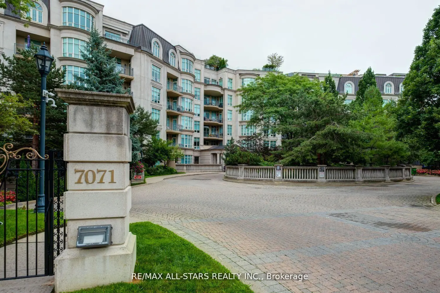 7071 Bayview Avenue 211