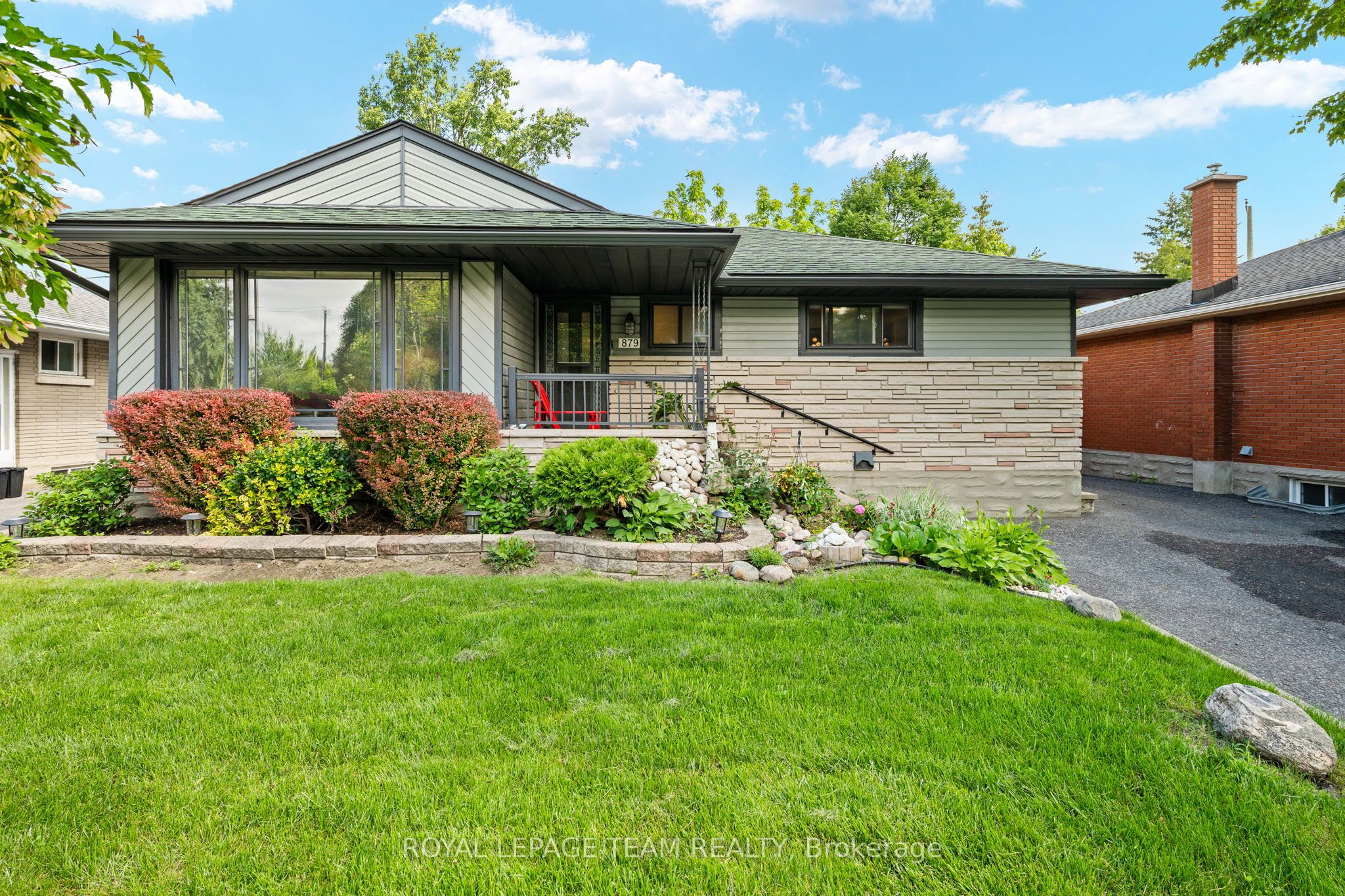 879 Pleasant Park Road, Ottawa, ON, K1G 1Z1