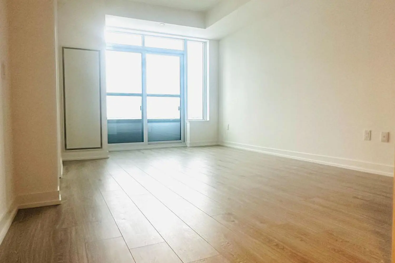 2485 Eglinton Avenue 1518 photo 4