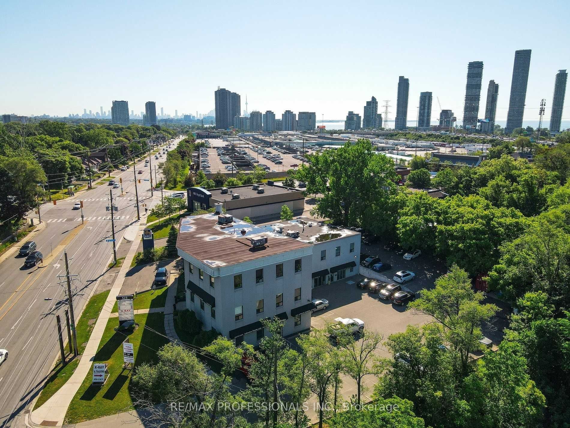 107-523 The Queensway Way, Toronto, ON, M8Y 1J7