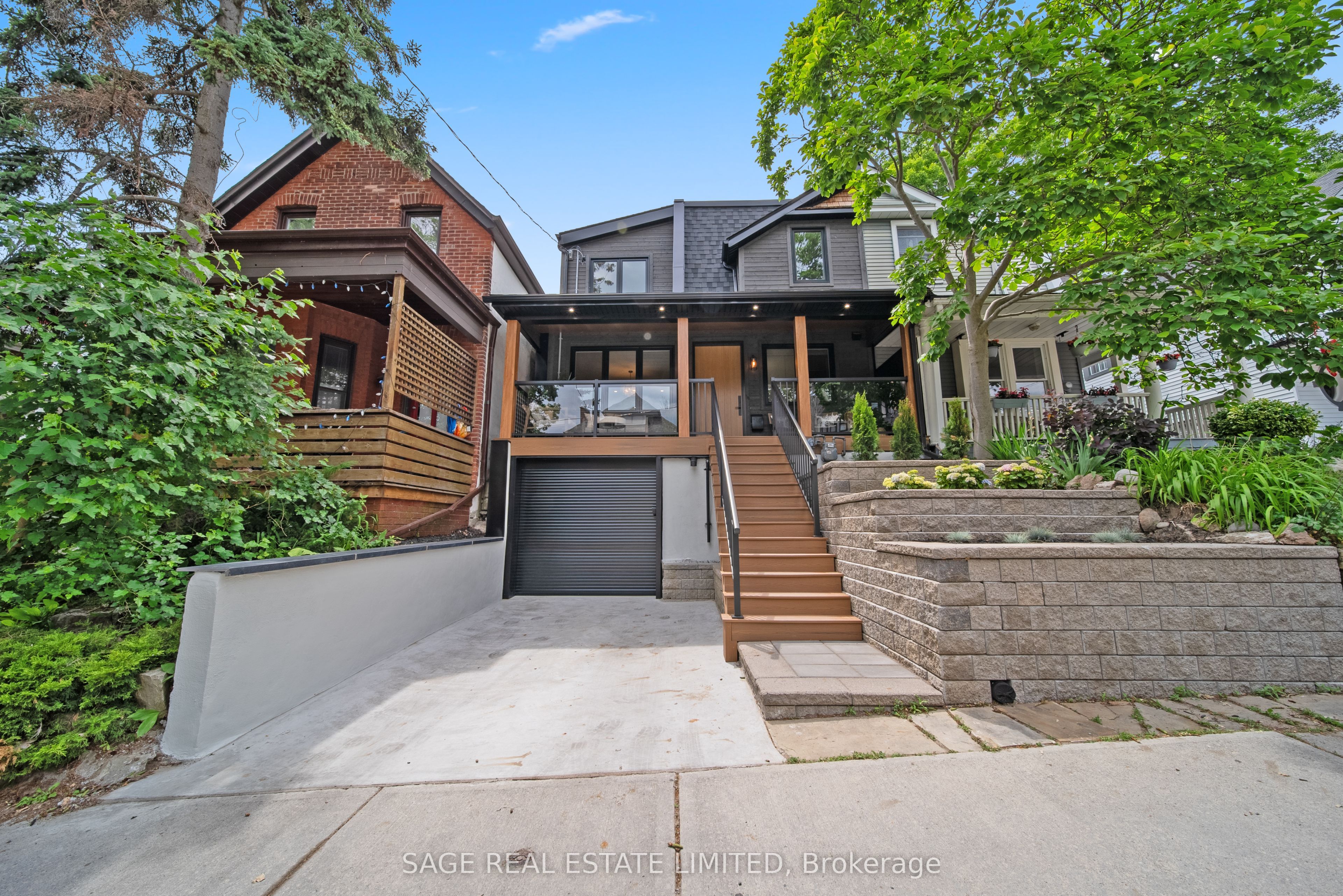 116 Lee Avenue, Toronto, ON, M4E 2P3