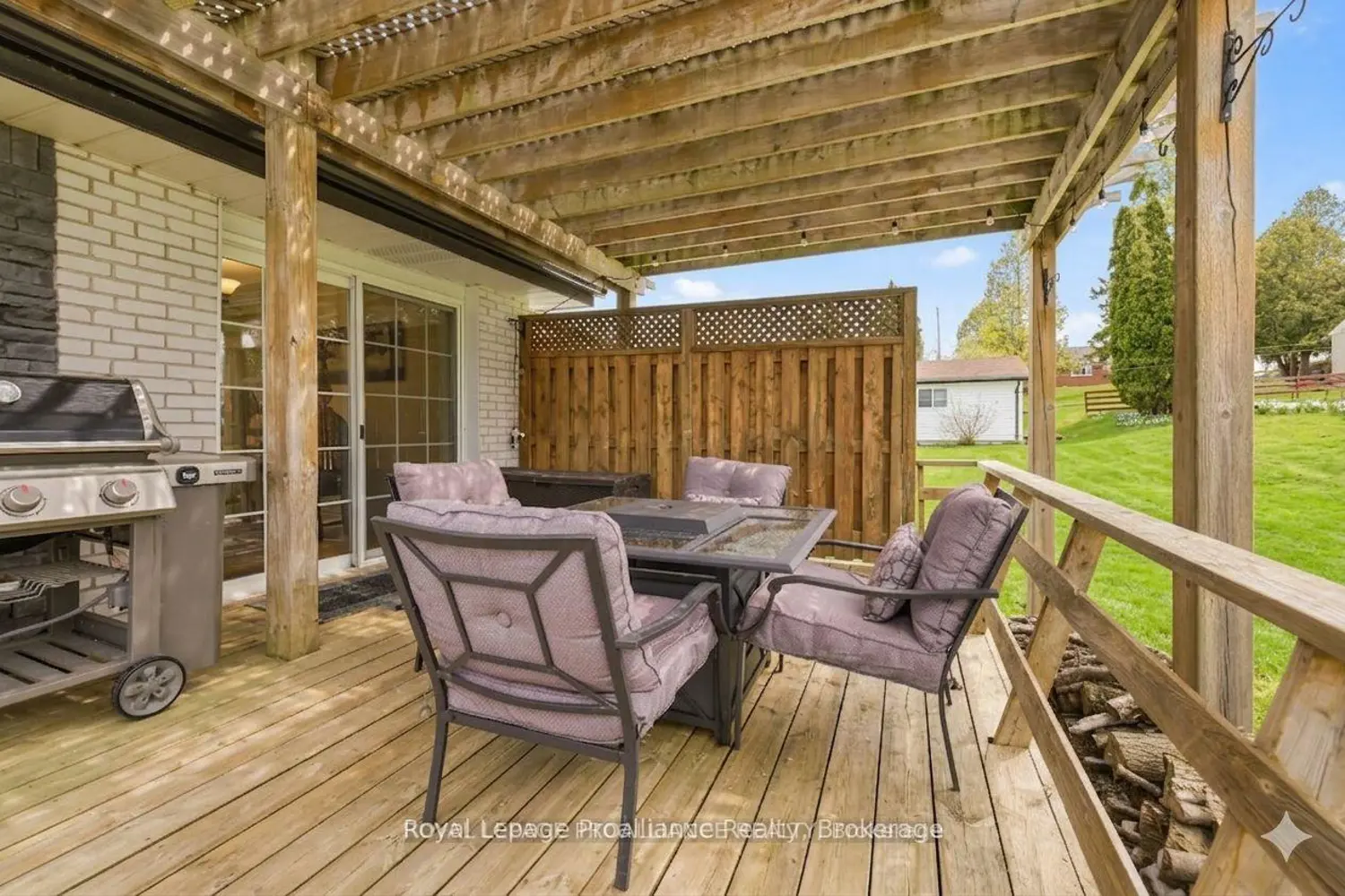 836 Stewart Drive photo 3