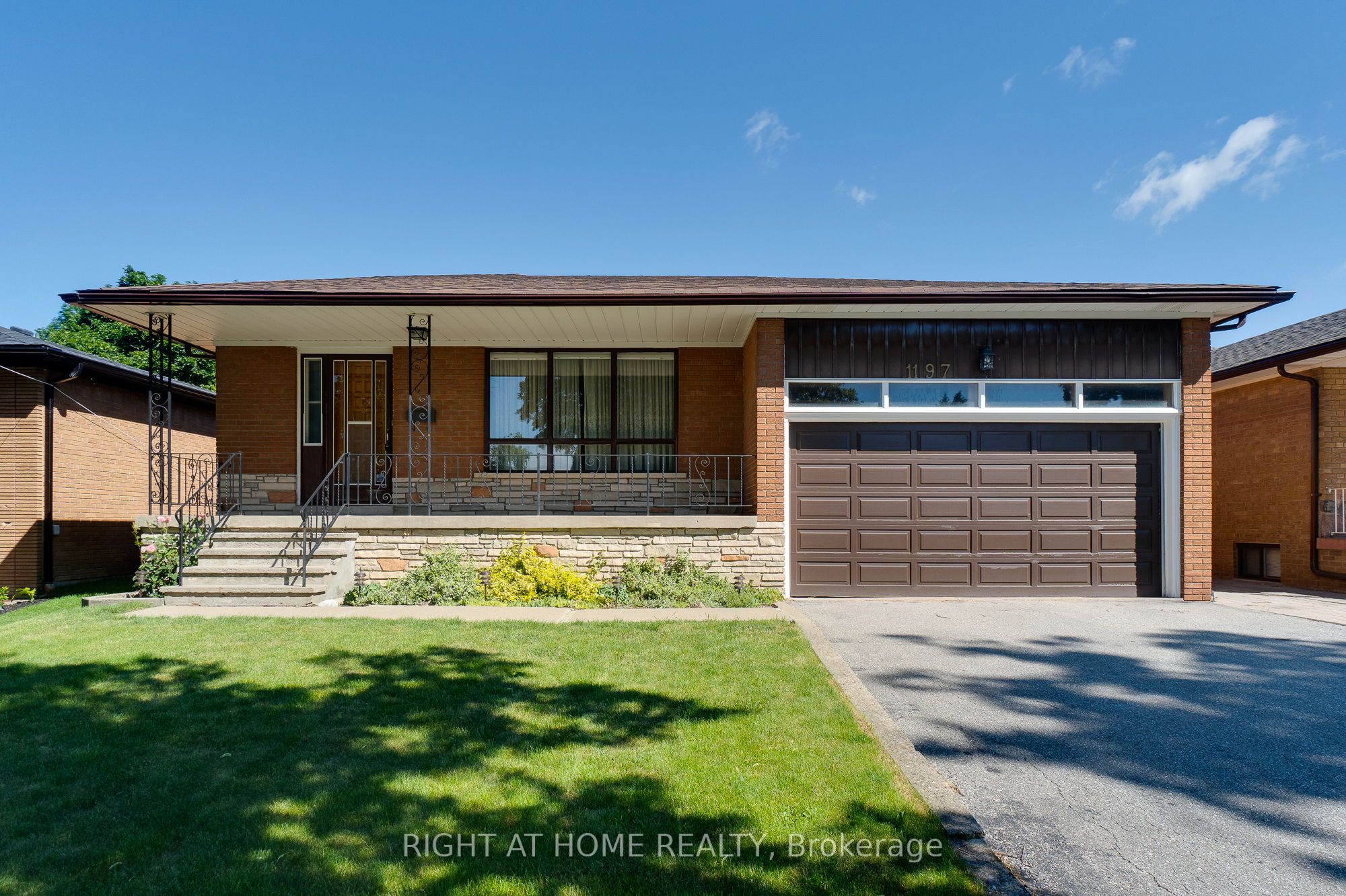 1197 Shamir Crescent, Mississauga, ON, L5C 1L2