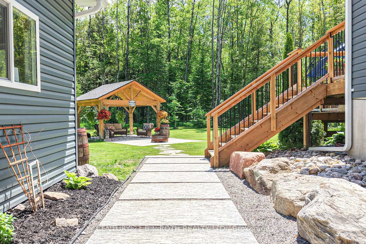 2833 Switch Road photo 3