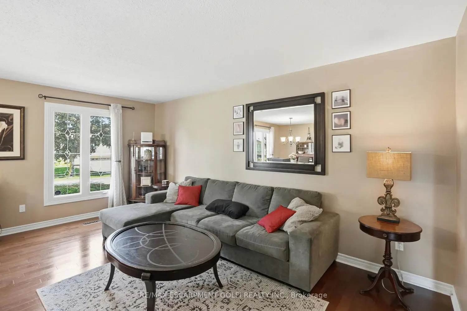 2 Loring Crescent photo 4
