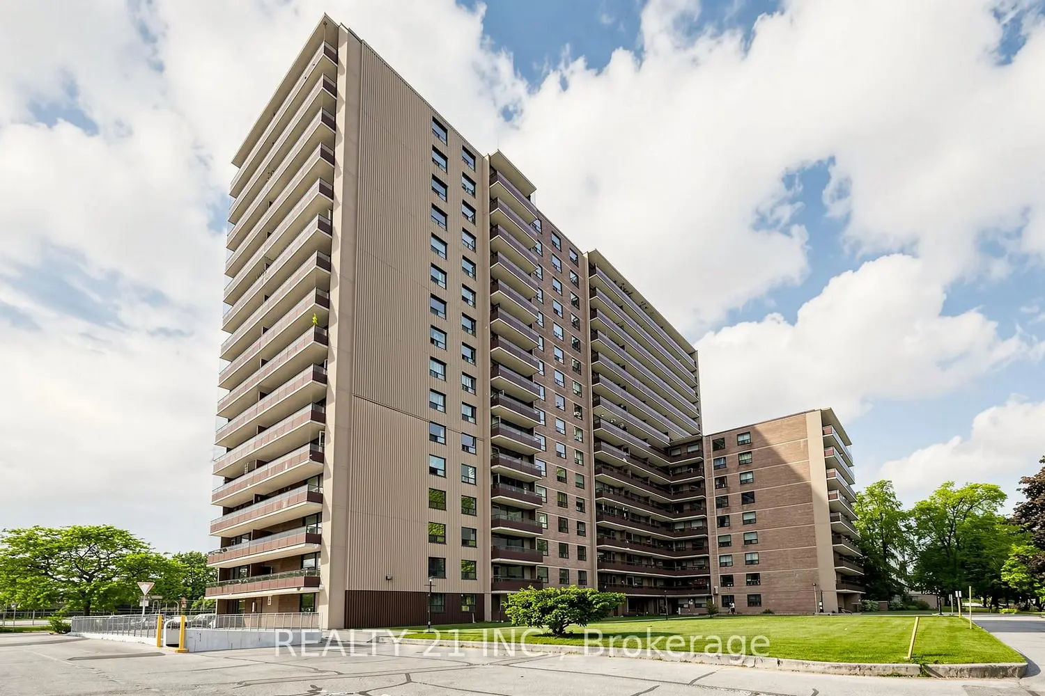 180 Markham Road 819