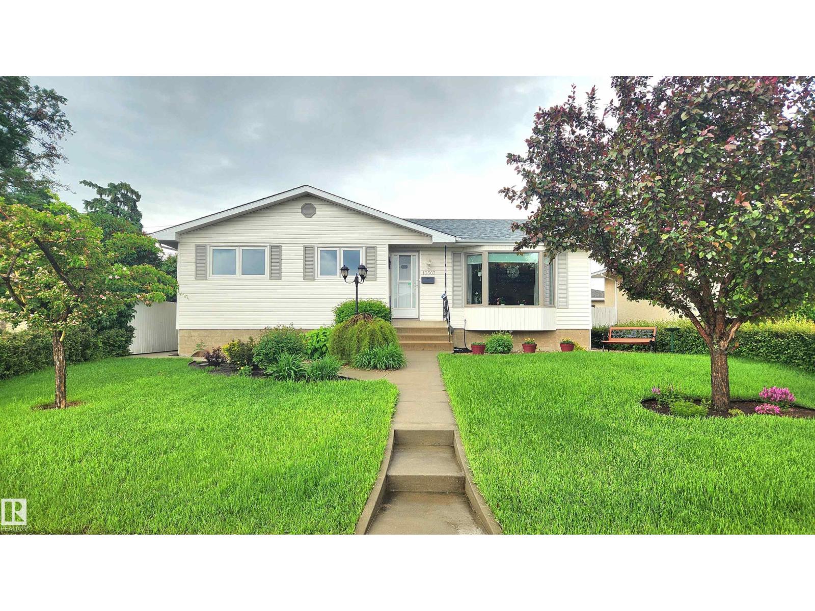 13307 Delwood Road NW, Edmonton, AB, T5C3B5