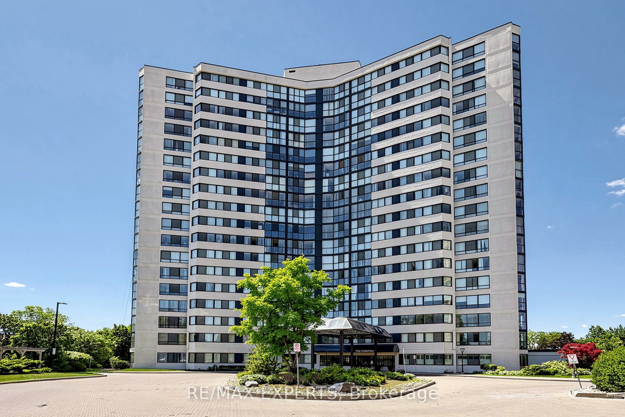 909-1360 Rathburn Road E, Mississauga, ON, L4W 4H4