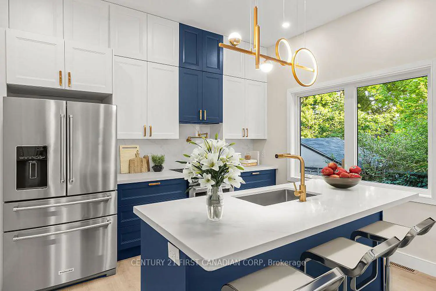 858 William Street photo 2